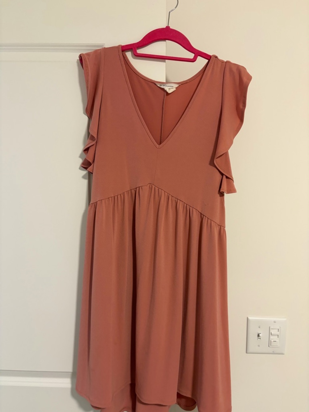 BCBG Women's V-Neck Flutter Sleeve Dress in Dusty Rose